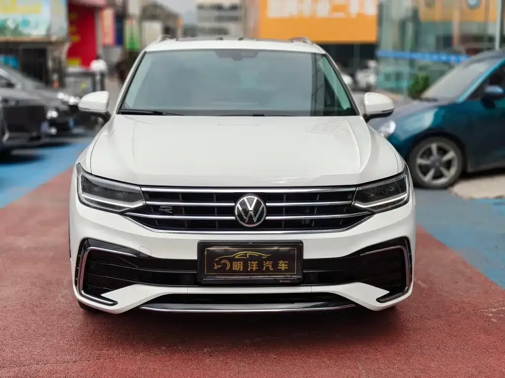 Volkswagen Tiguan L — фото 2