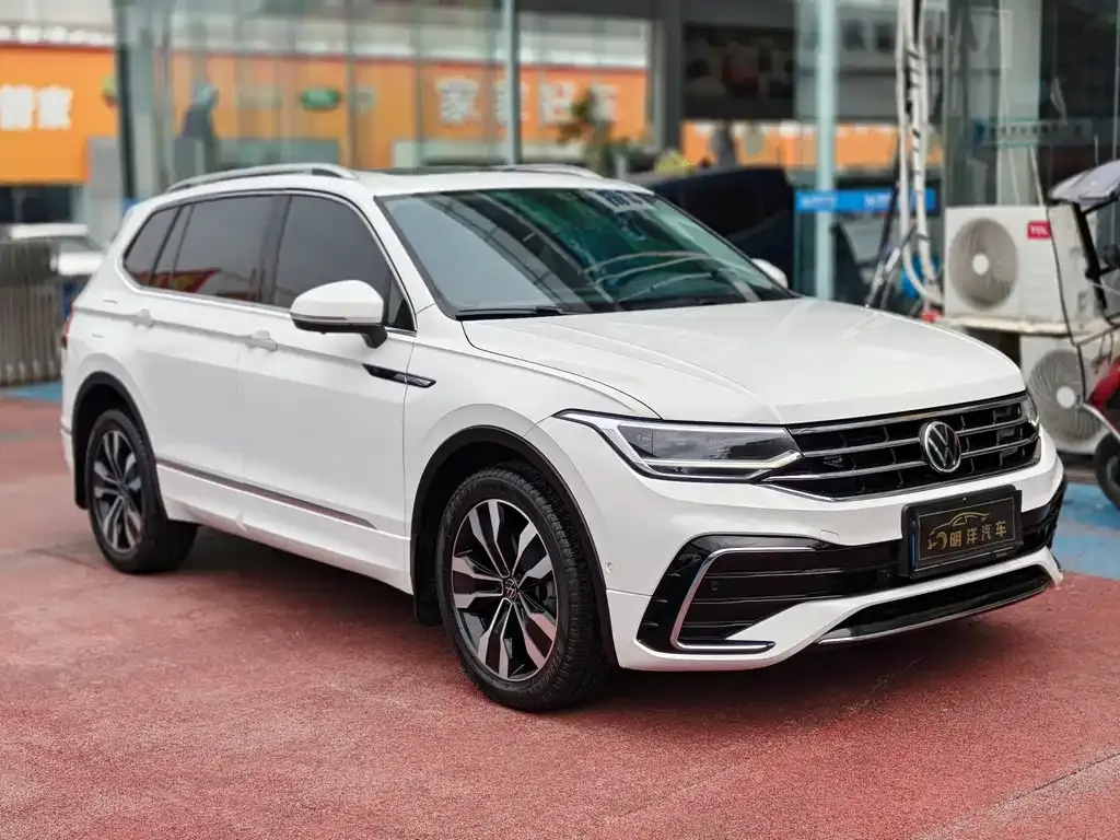 Volkswagen Tiguan L — фото 9