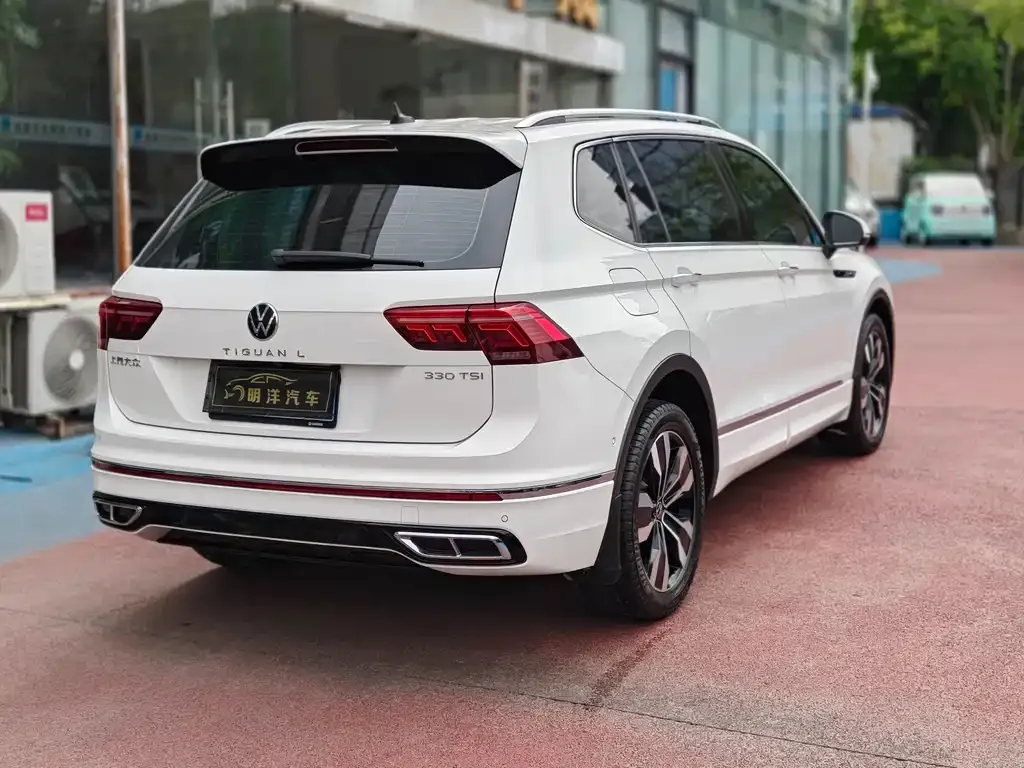 Volkswagen Tiguan L — фото 10