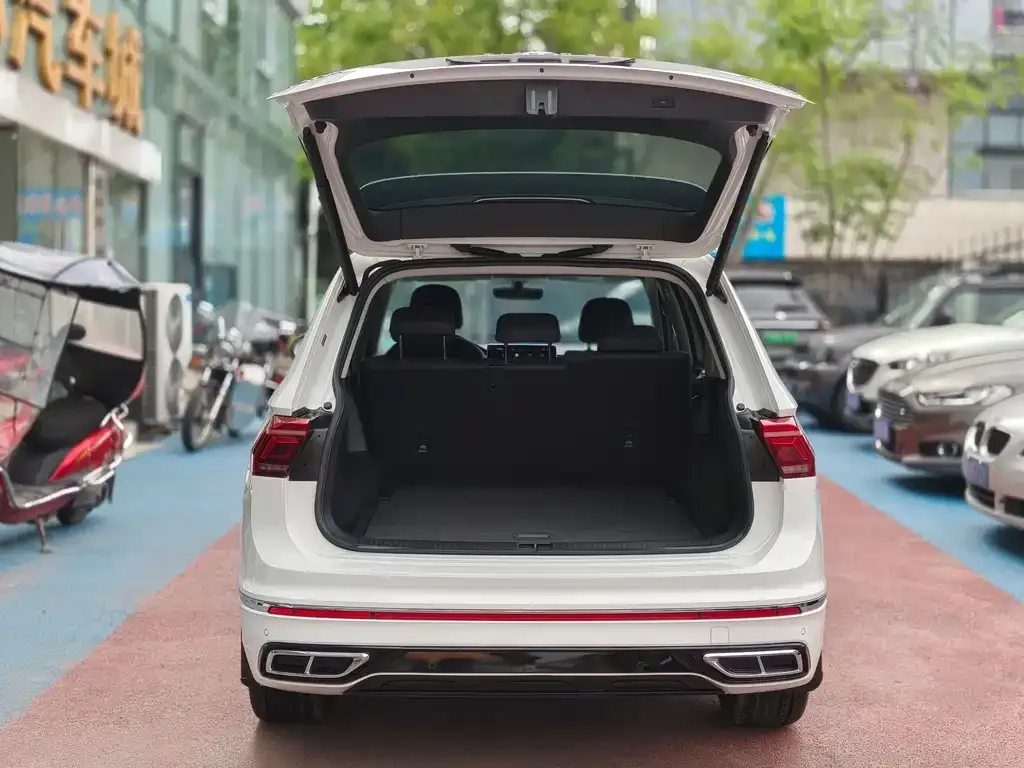 Volkswagen Tiguan L — фото 3