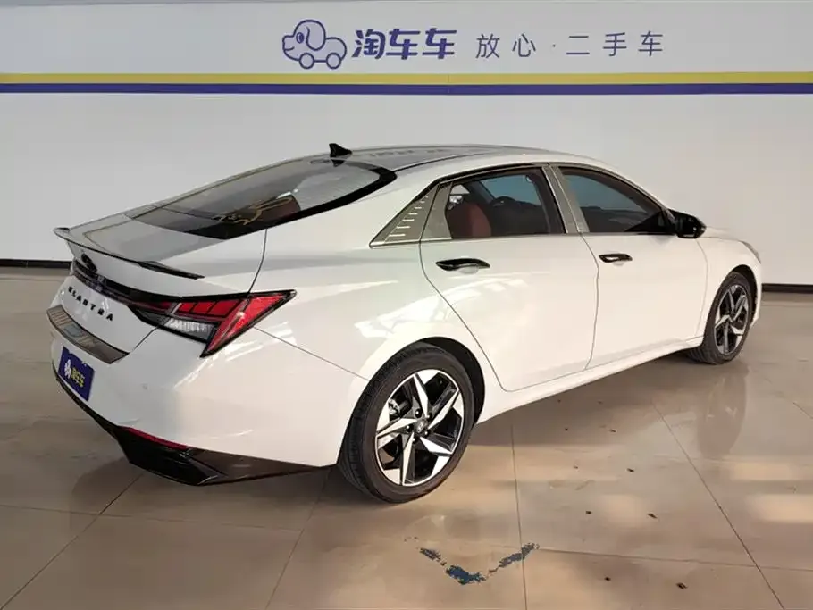 Hyundai Elantra — фото 4