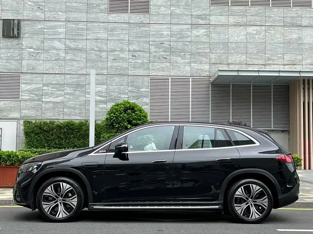 Mercedes-Benz EQE SUV — фото 9