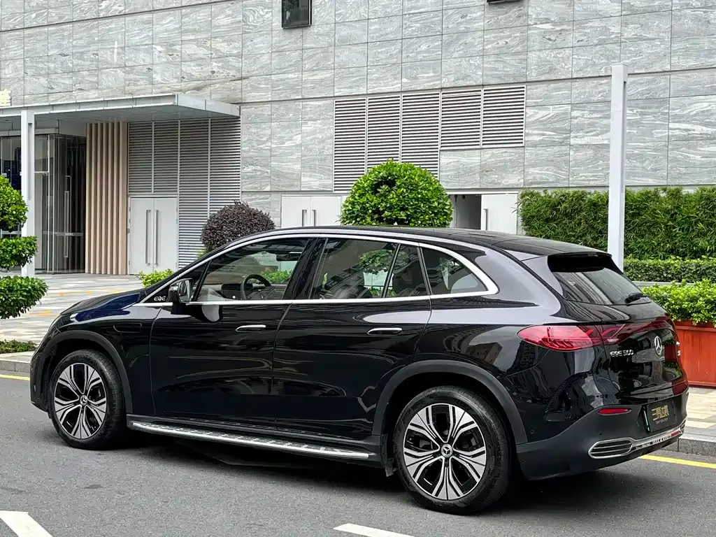 Mercedes-Benz EQE SUV — фото 7