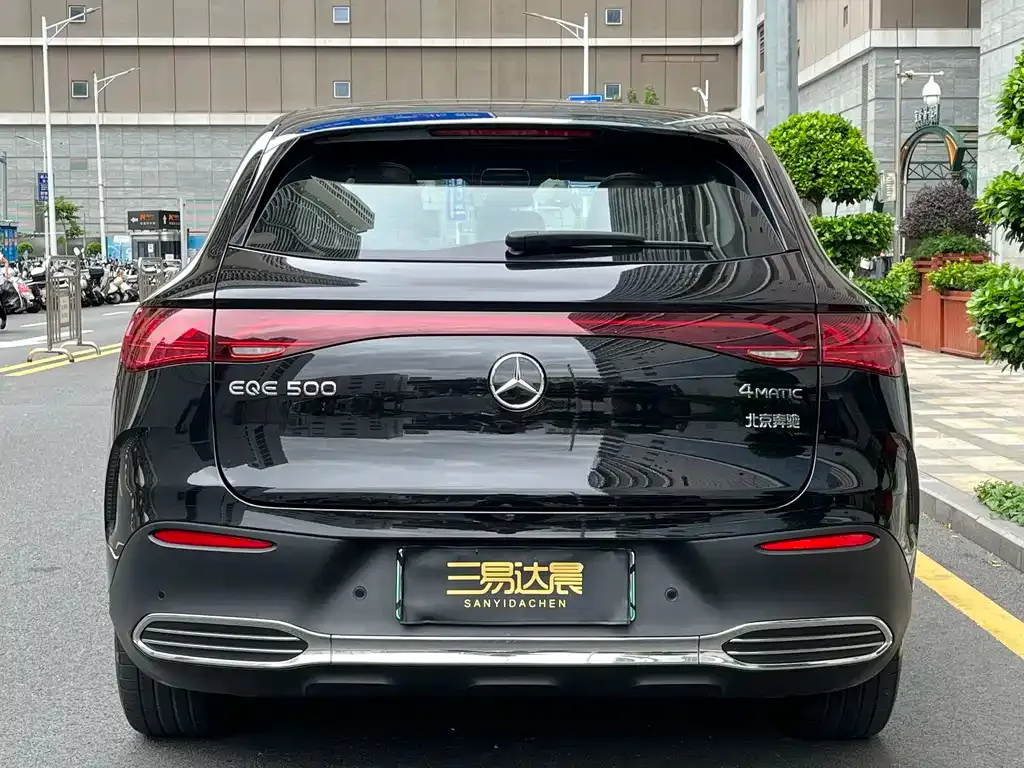 Mercedes-Benz EQE SUV — фото 5