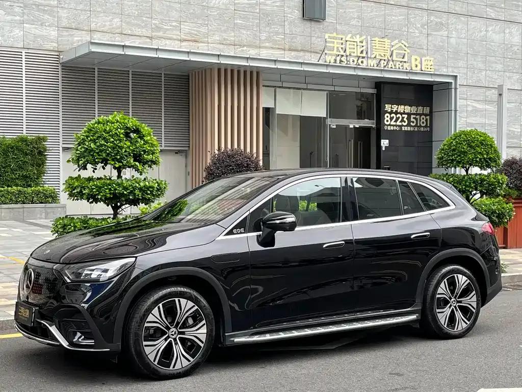 Mercedes-Benz EQE SUV — фото 10