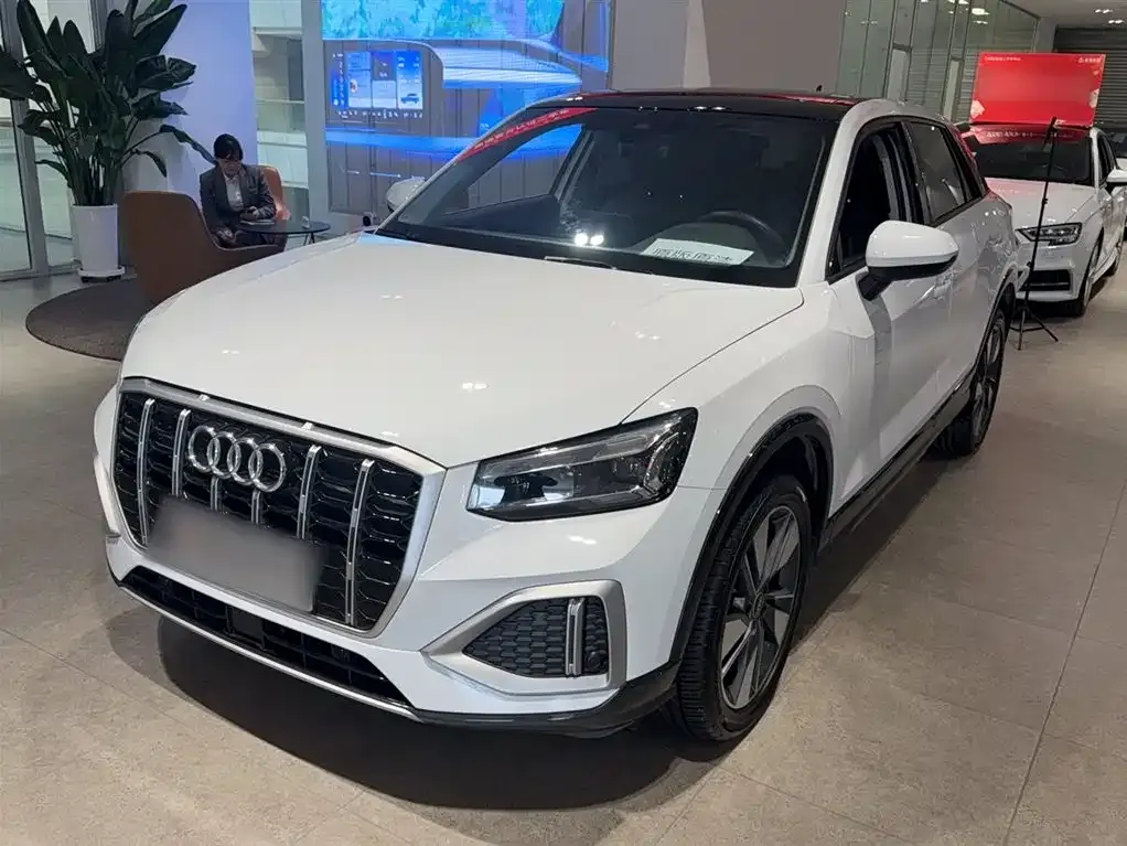 Audi Q2L — фото 5