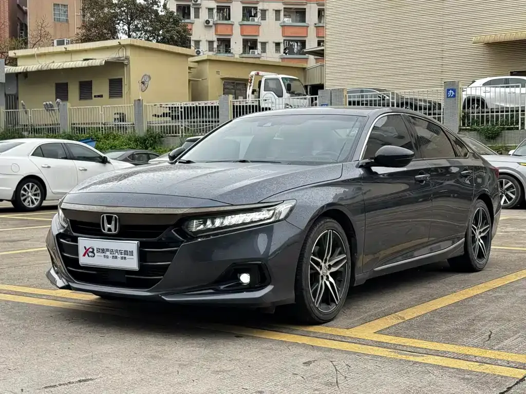 Honda Accord — фото 1