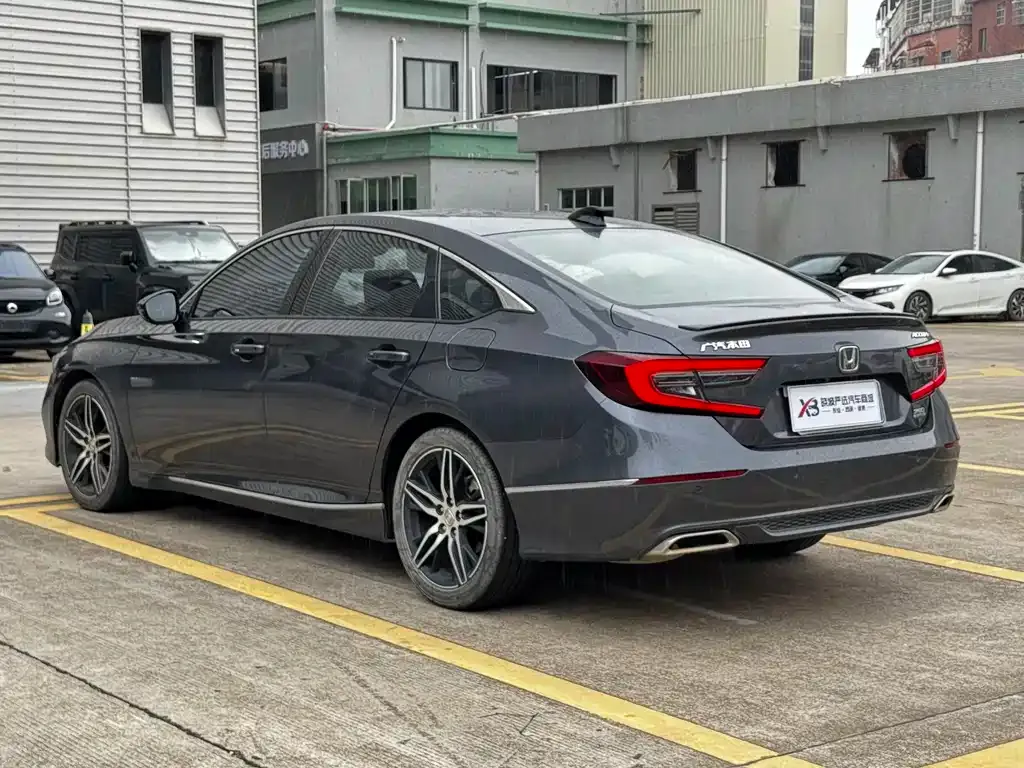 Honda Accord — фото 7