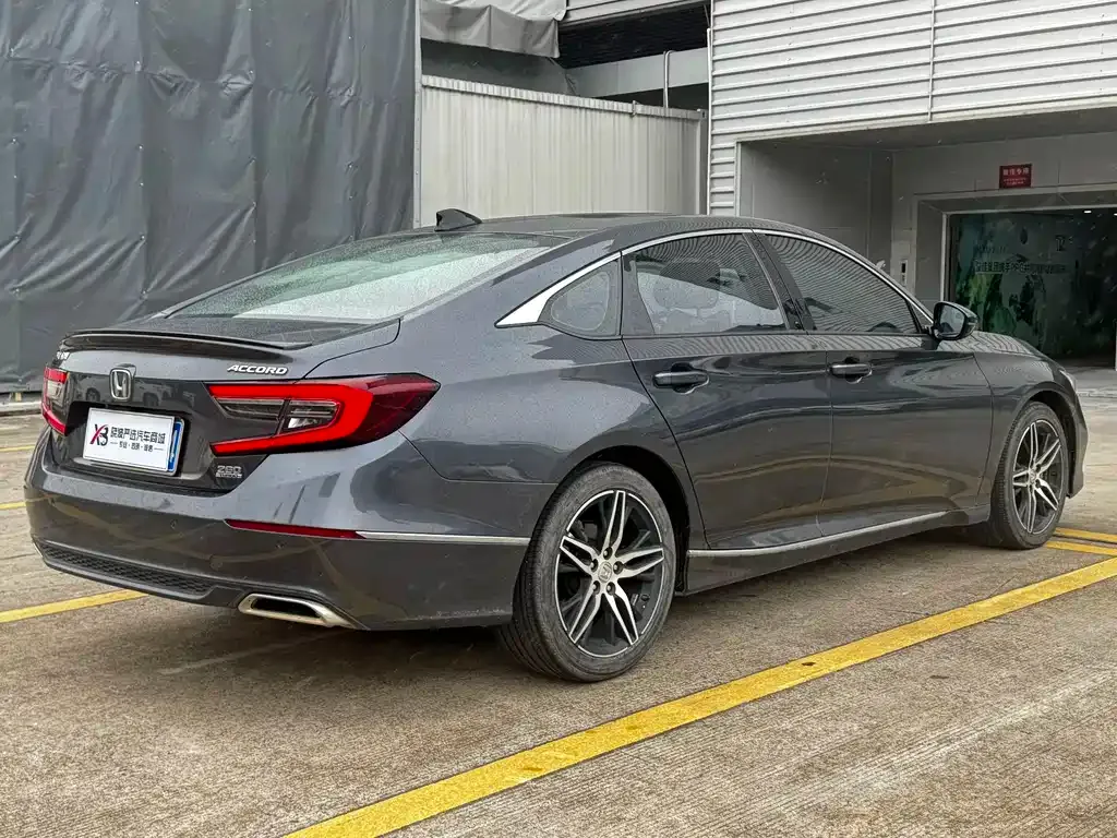 Honda Accord — фото 9
