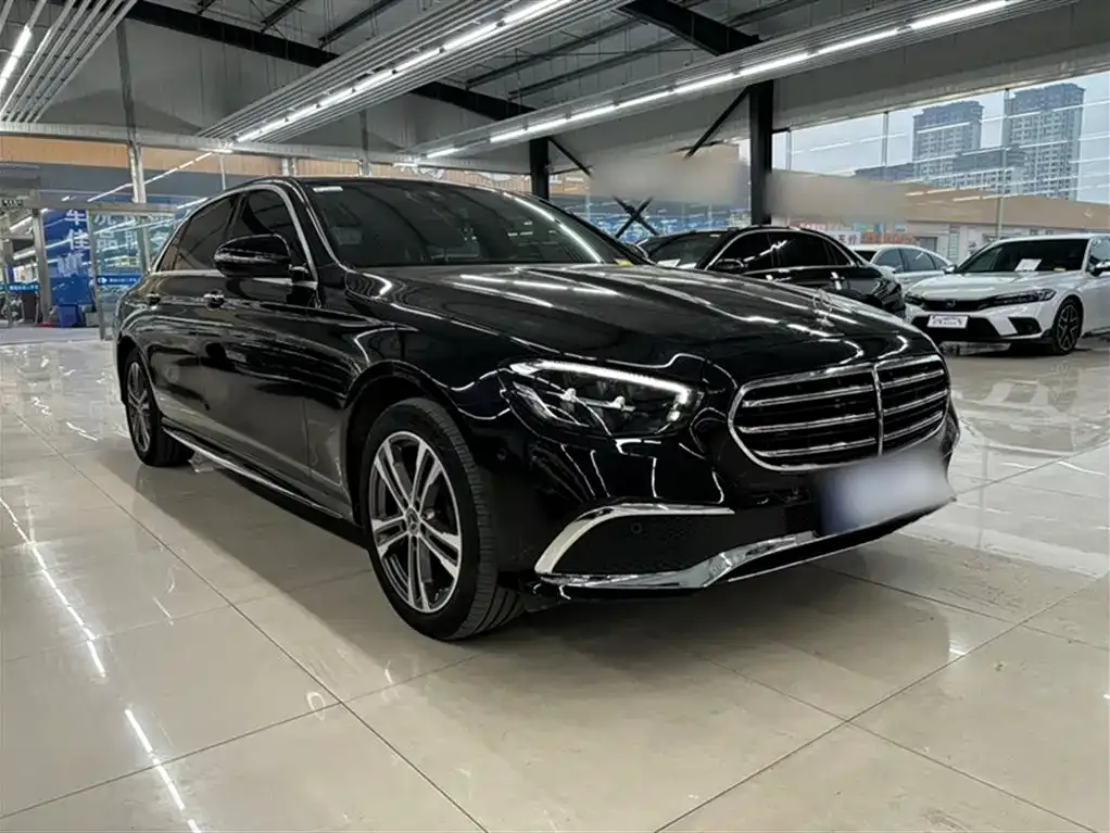 Mercedes-Benz E-Class — фото 9