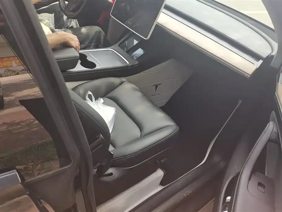 Tesla Model Y — фото 6