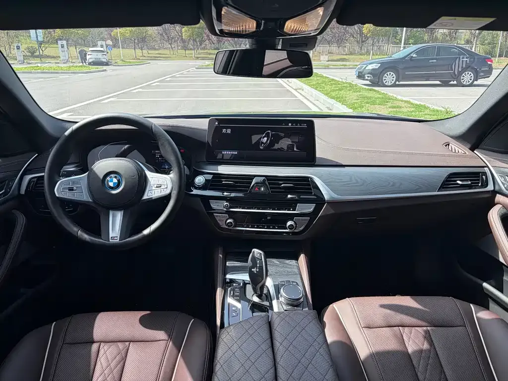 BMW 5 Series New Energy — фото 2