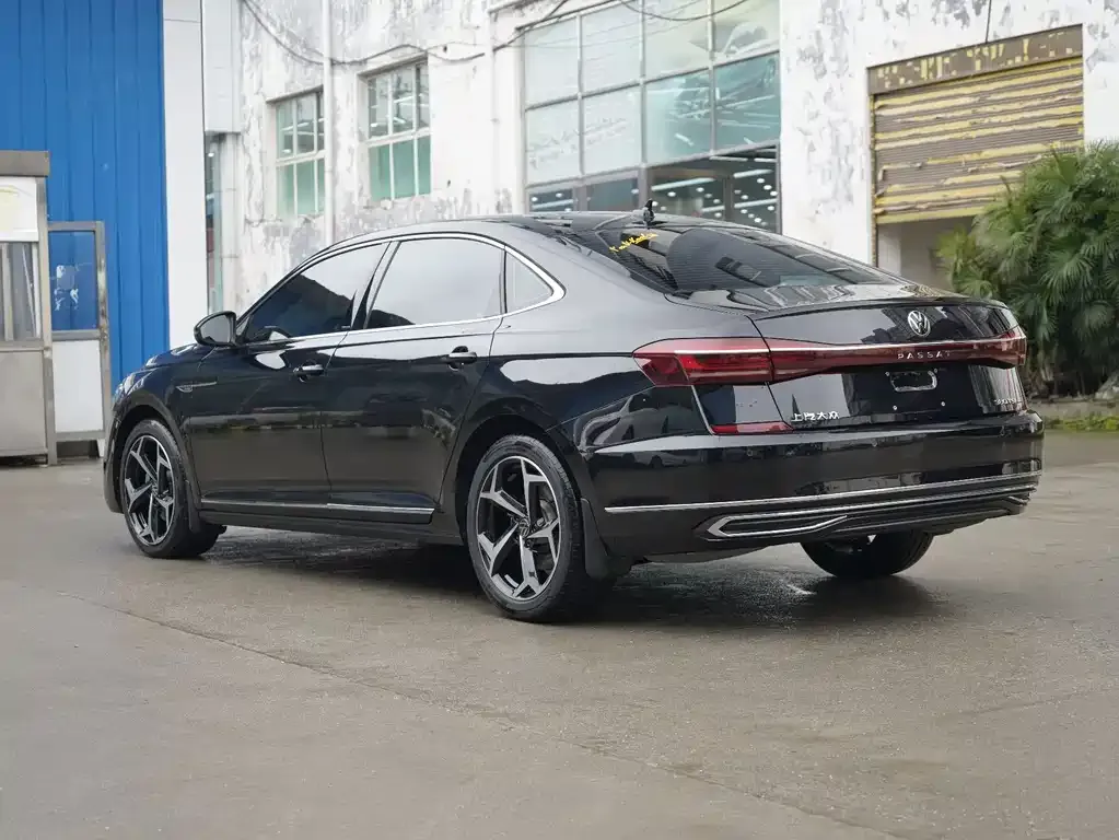 Volkswagen Passat — фото 9