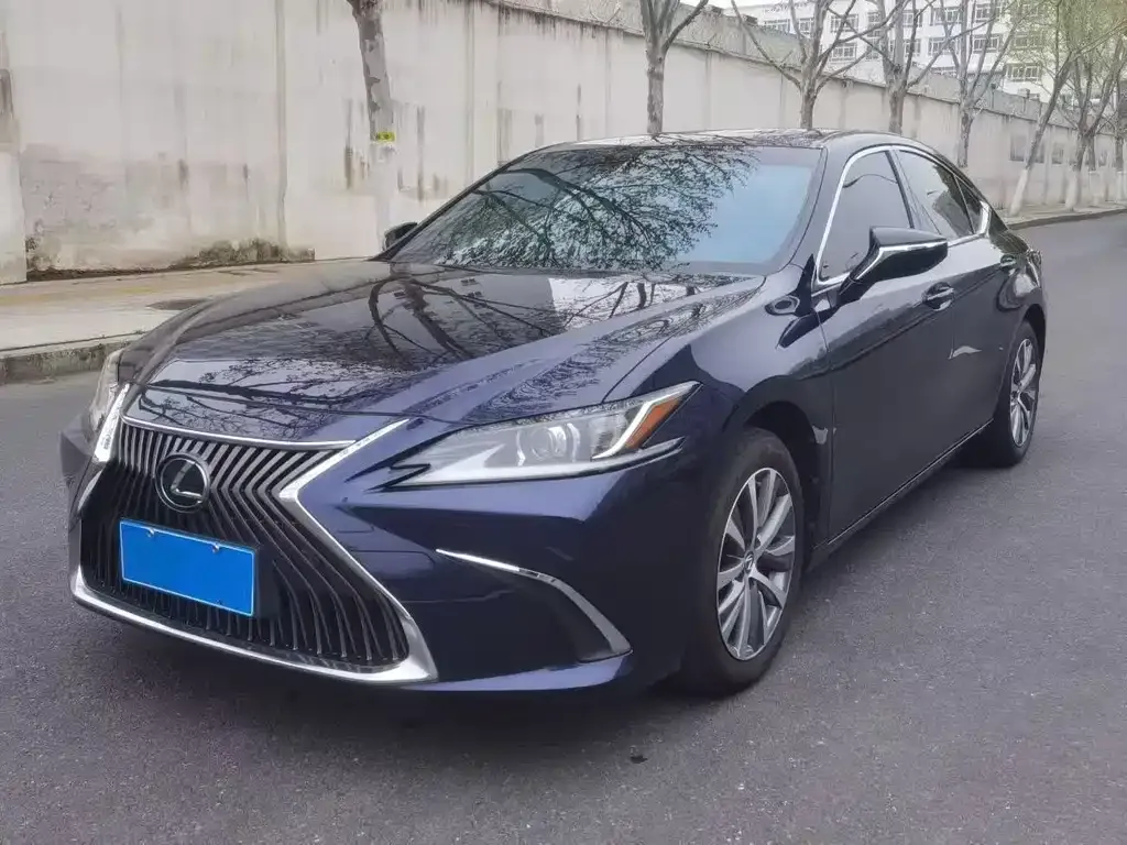 Lexus ES — фото 1