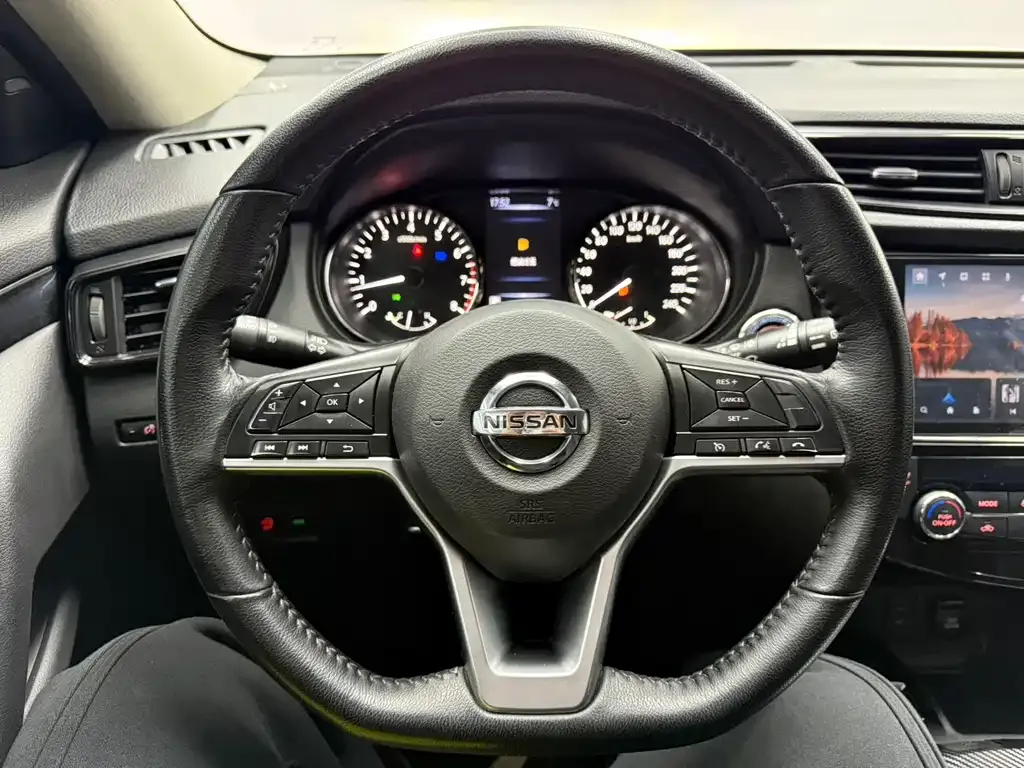 Nissan X-Trail — фото 10