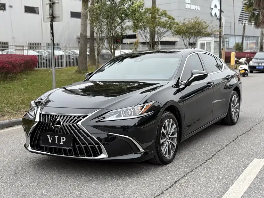 Lexus ES — фото 1