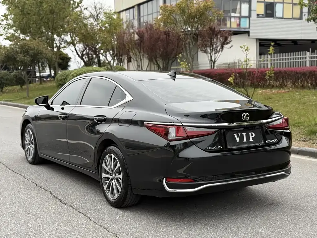 Lexus ES — фото 8