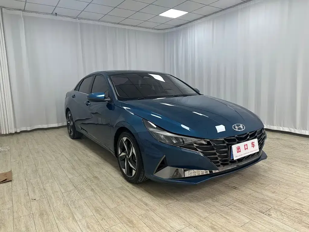 Hyundai Elantra — фото 2