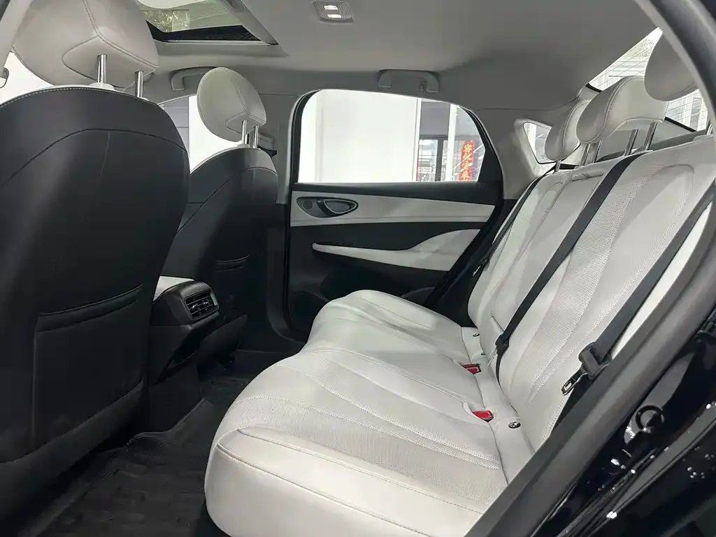 BYD Seal 05 DM-i — фото 7
