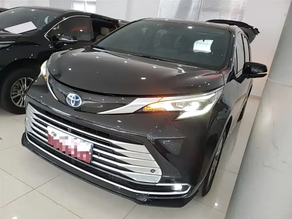 Toyota Sienna — фото 10