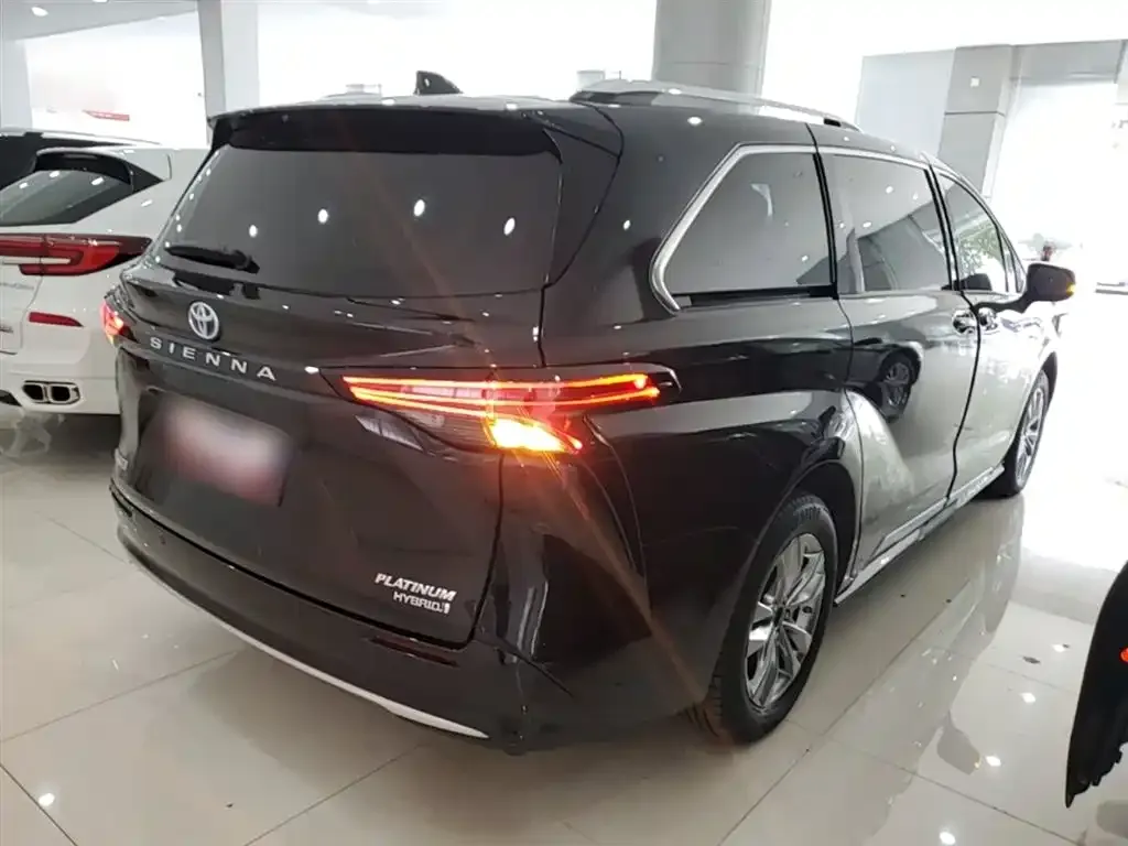 Toyota Sienna — фото 5