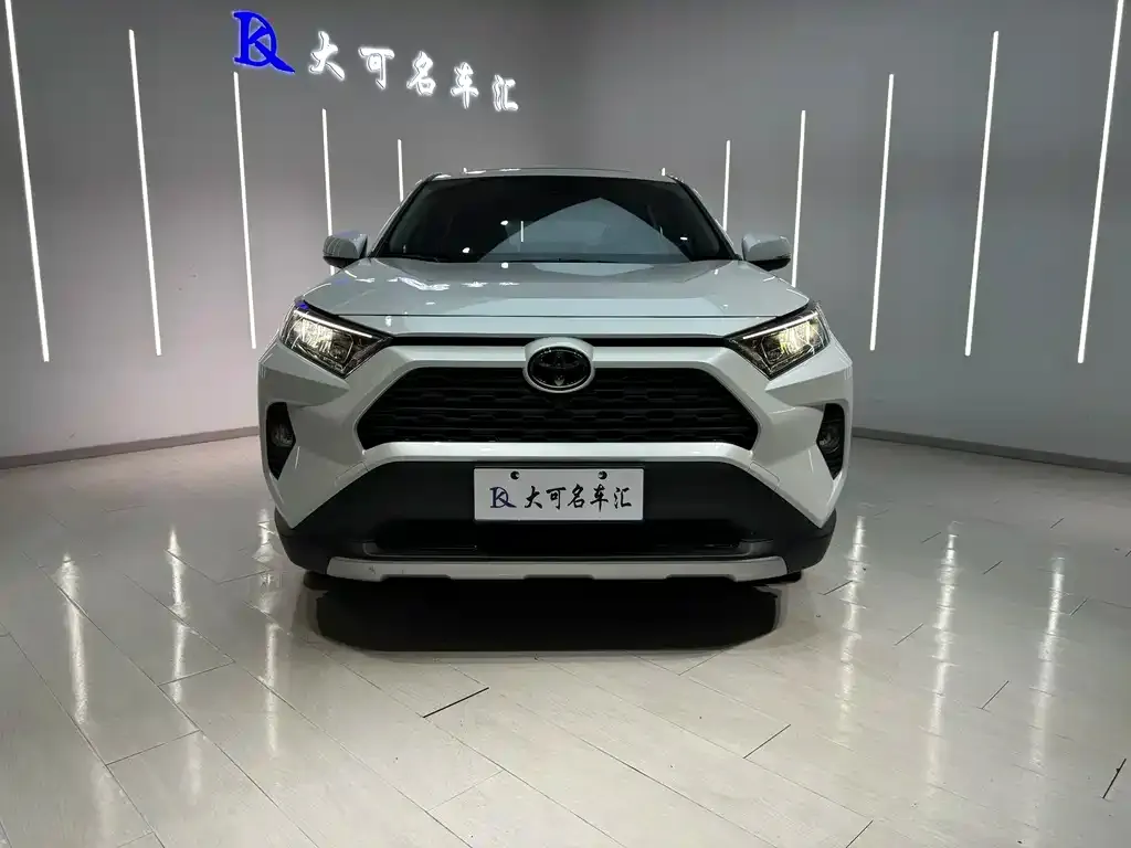 Toyota RAV4 — фото 3