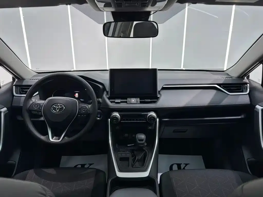 Toyota RAV4 — фото 10