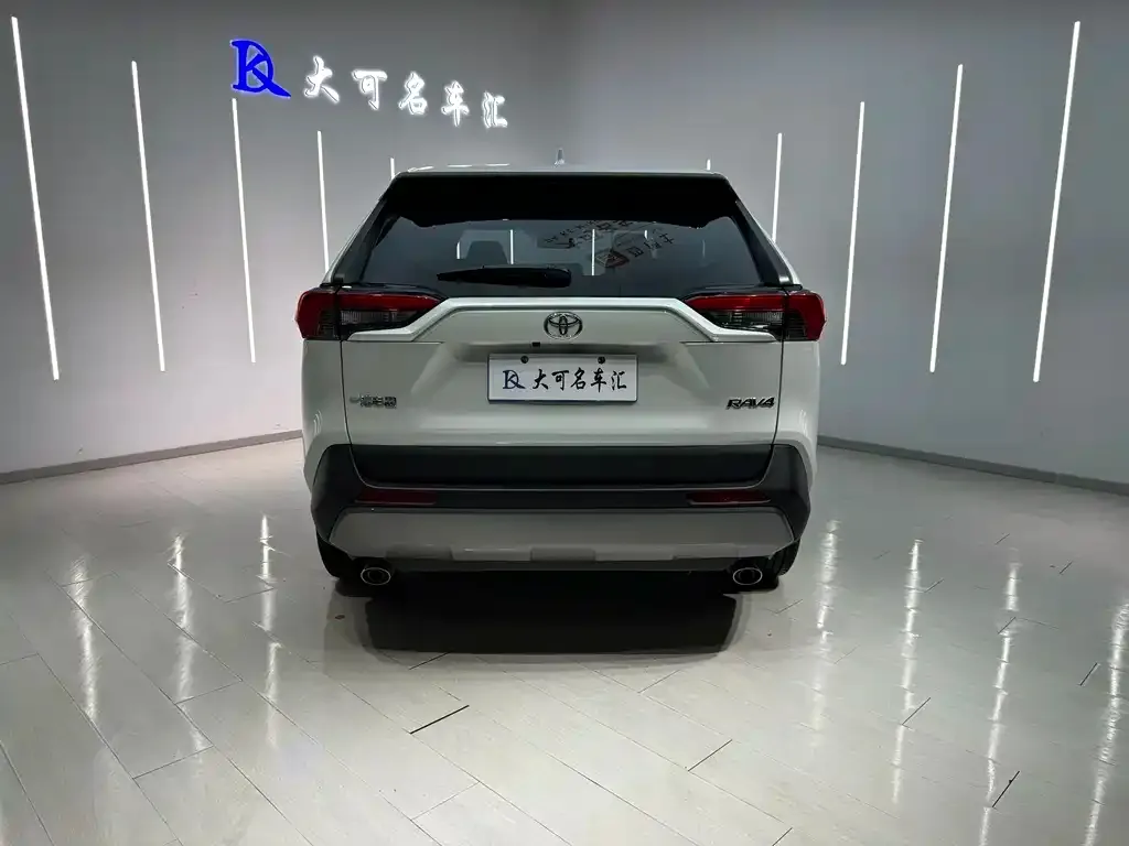 Toyota RAV4 — фото 2