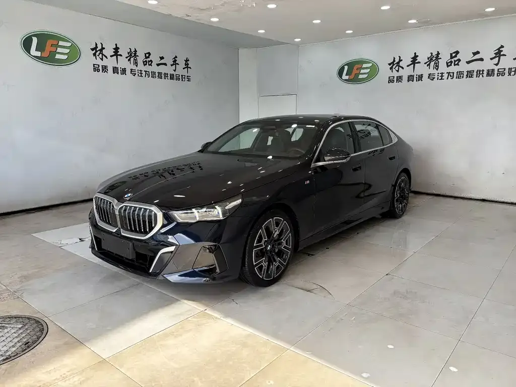 BMW 5 Series — фото 1