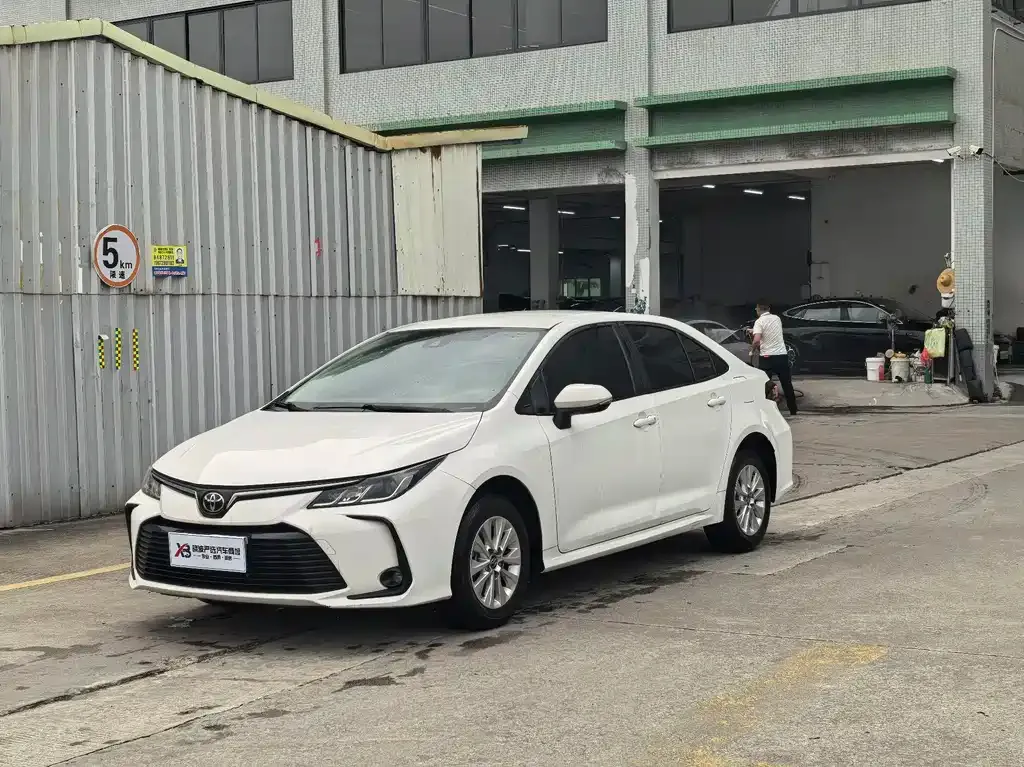 Toyota Corolla — фото 1