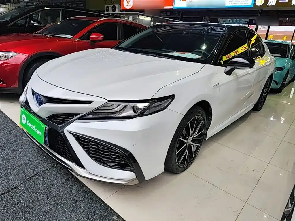 Toyota Camry — фото 7