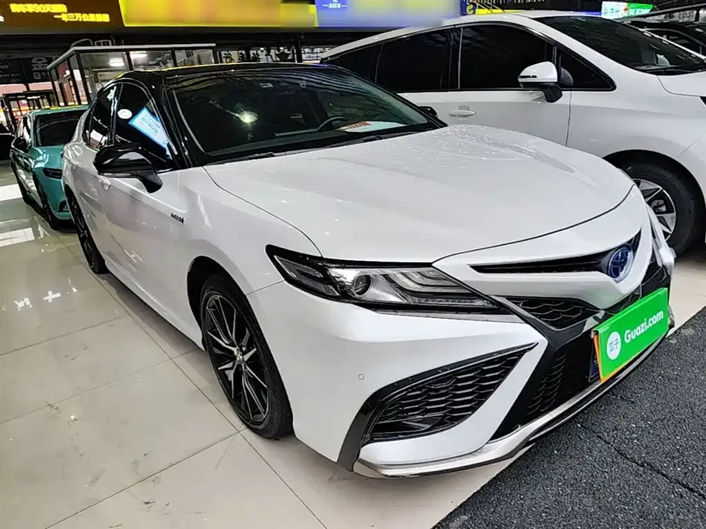 Toyota Camry — фото 10