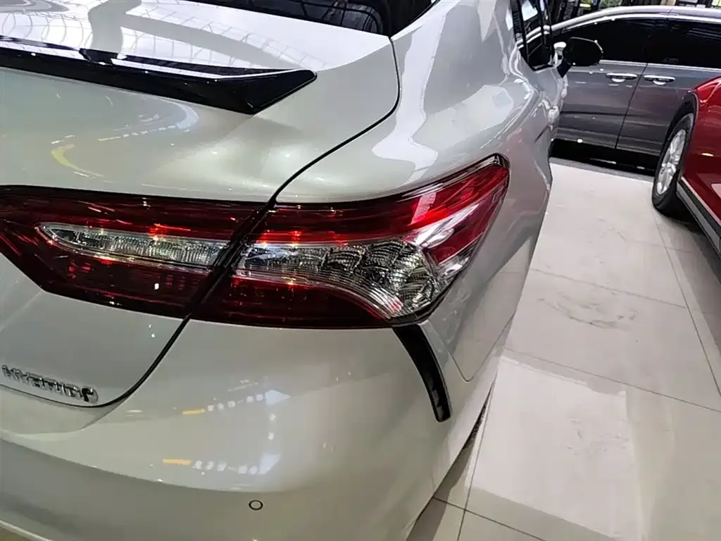 Toyota Camry — фото 9