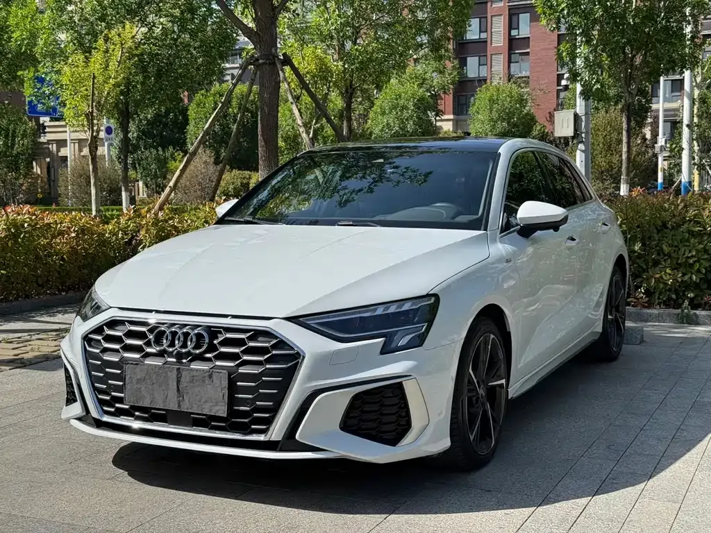 Audi A3 — фото 1