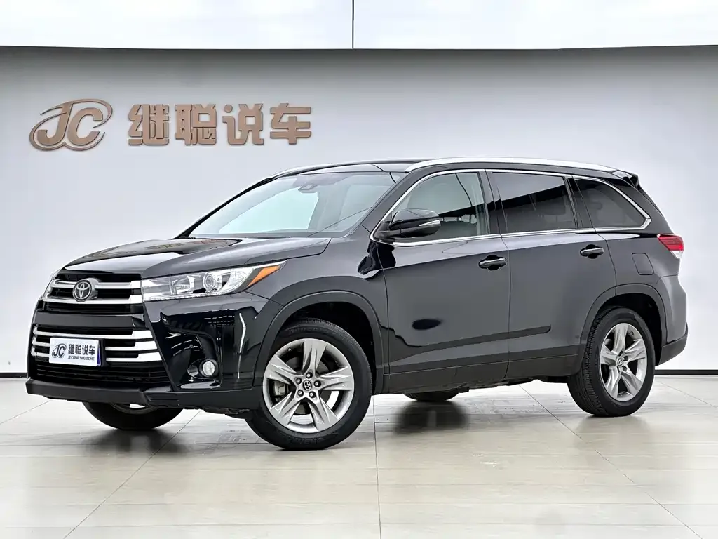 Toyota Highlander — фото 1