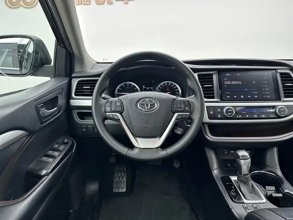 Toyota Highlander — фото 5