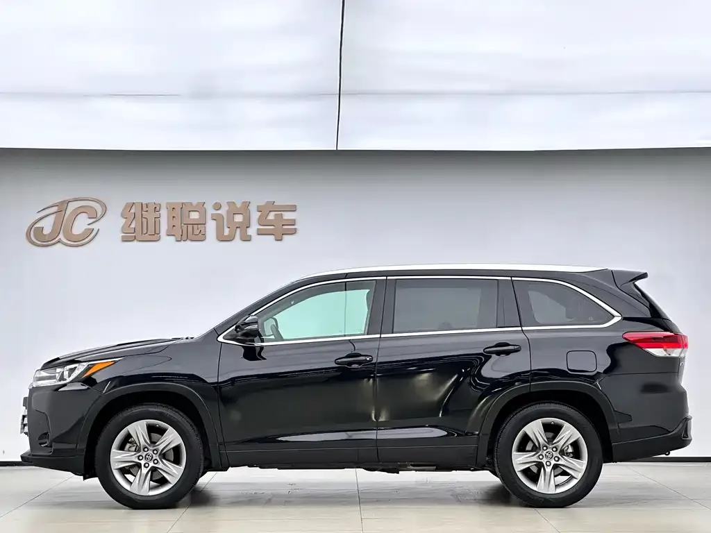 Toyota Highlander — фото 8