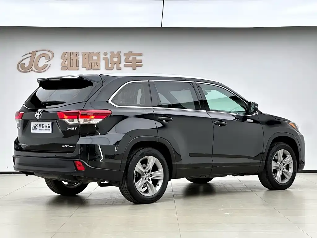Toyota Highlander — фото 10