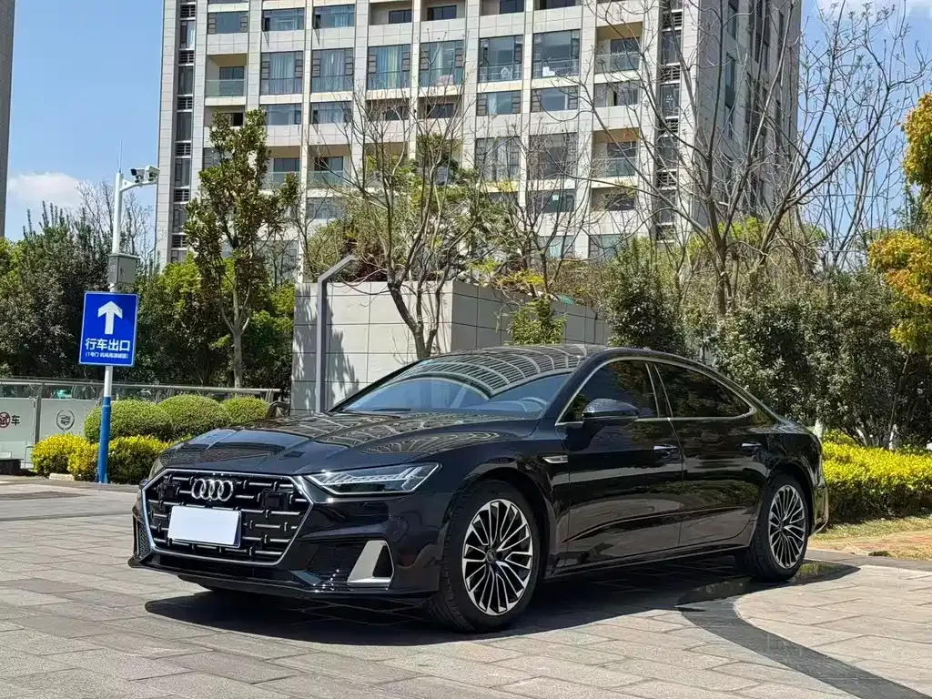 Audi A7L — фото 1