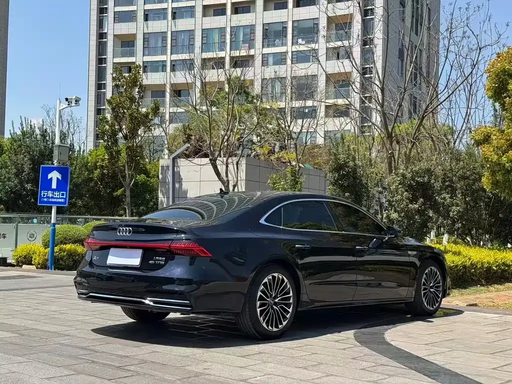 Audi A7L — фото 8
