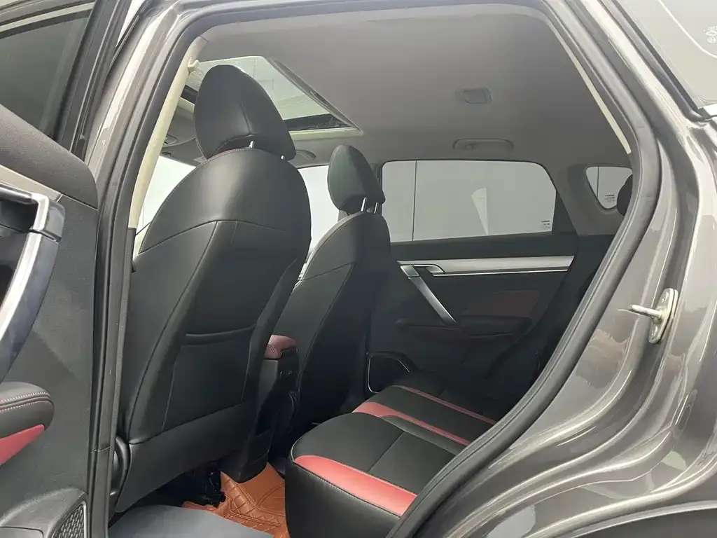 Geely Binyue — фото 10