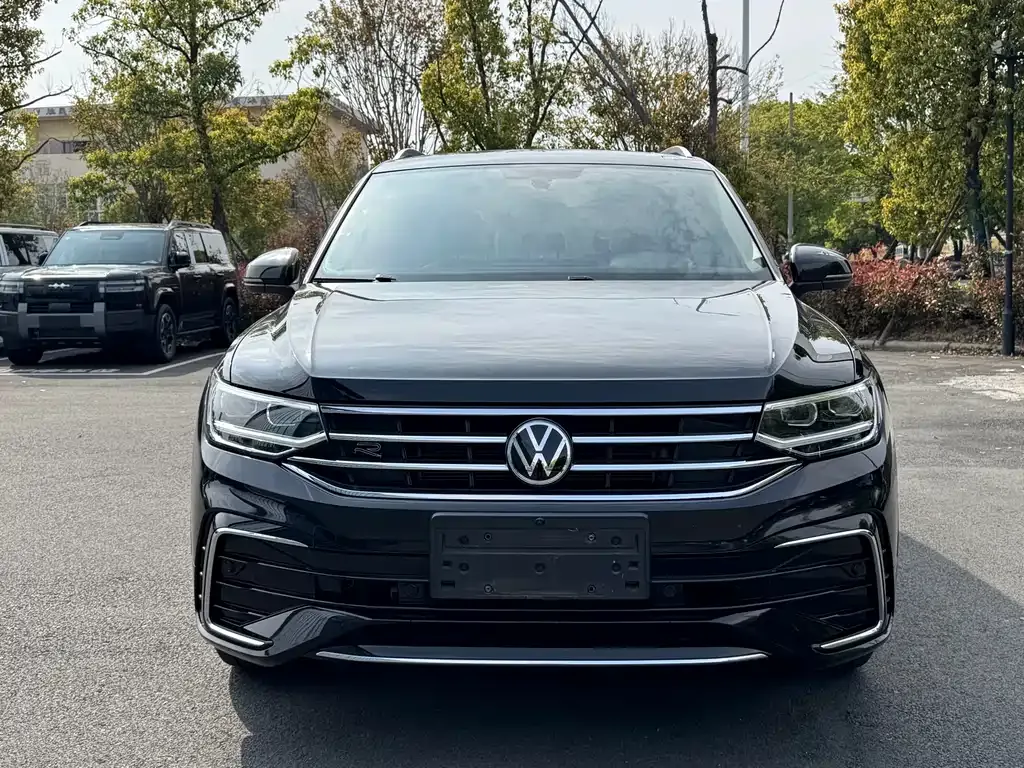 Volkswagen Tiguan L — фото 10