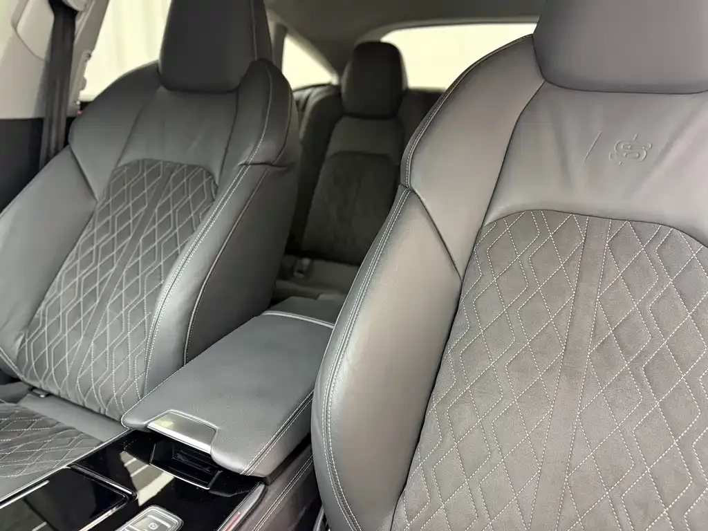 Audi S7 2022 из CN, фото 9