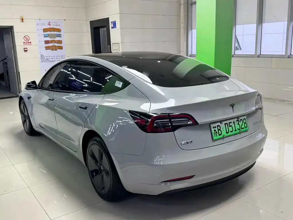 Tesla Model 3 — фото 4