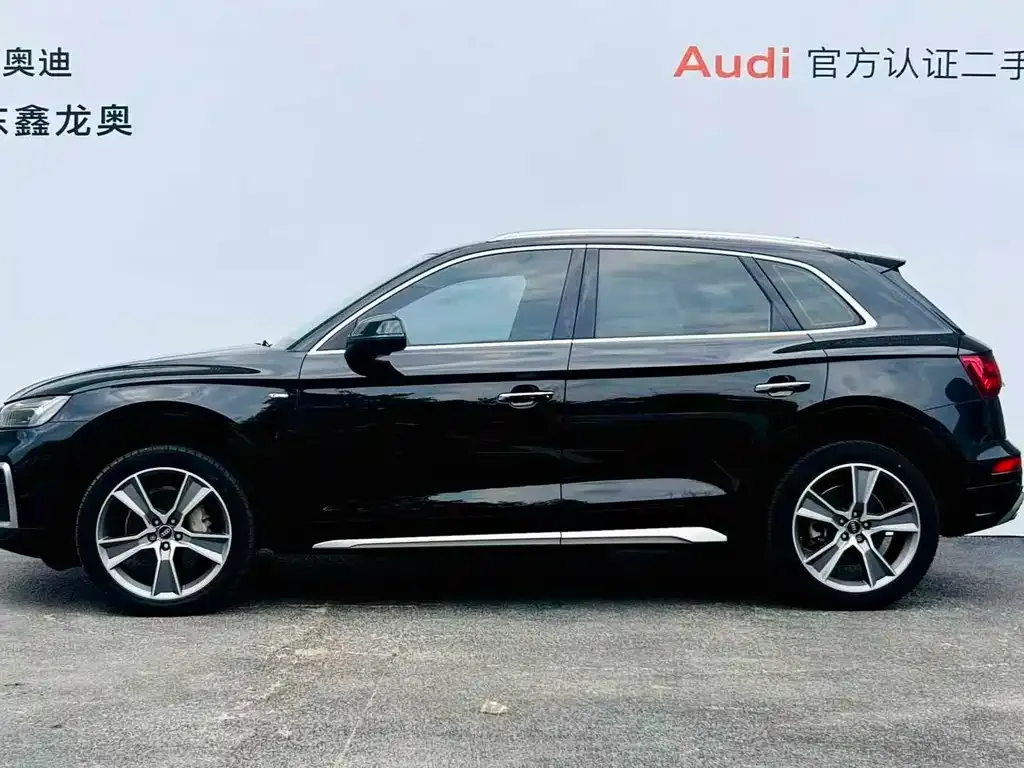 Audi Q5L — фото 9