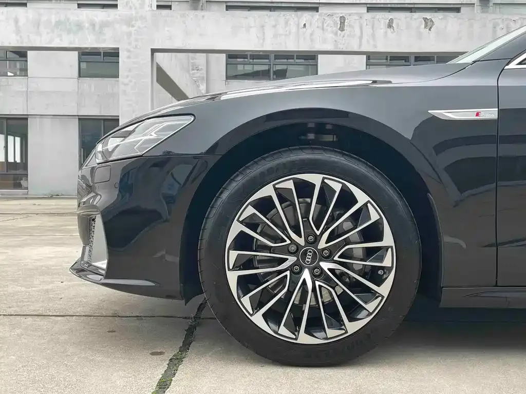 Audi A7L — фото 9
