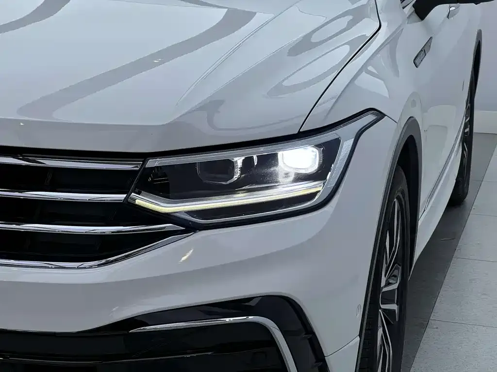 Volkswagen Tiguan L — фото 8