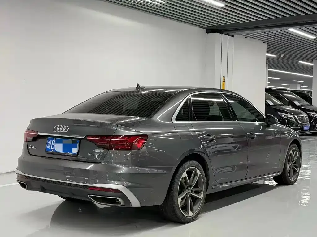 Audi A4L — фото 5
