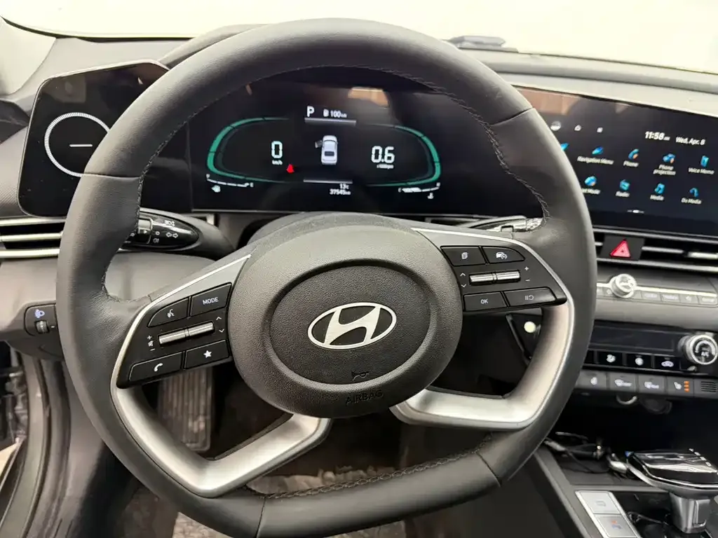 Hyundai Elantra — фото 5