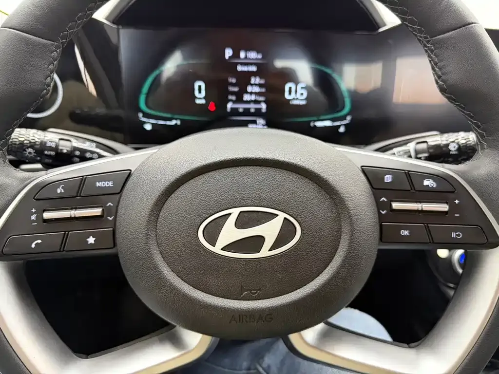 Hyundai Elantra — фото 9